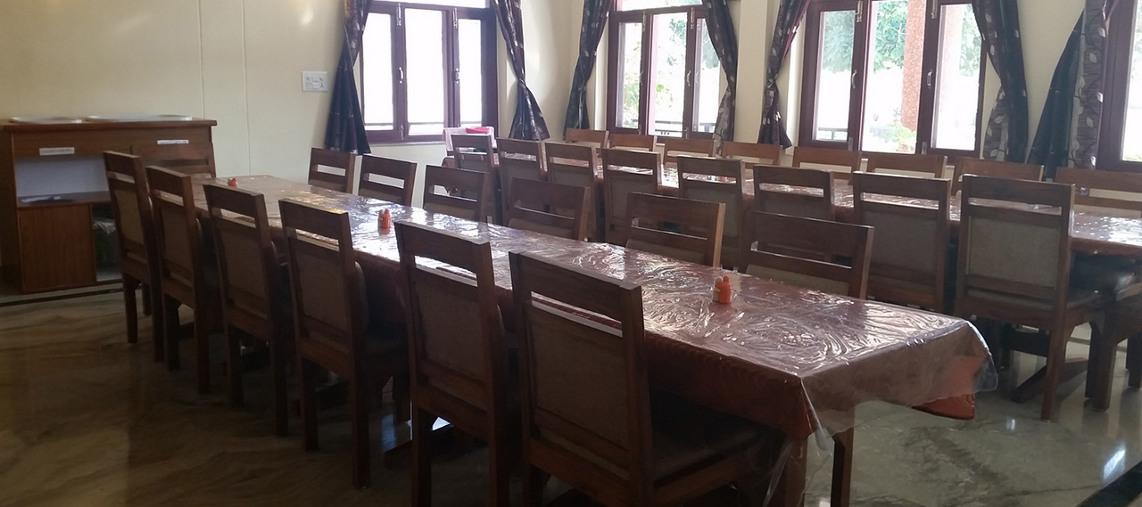 guest dining hall2 - Himalayan Institute