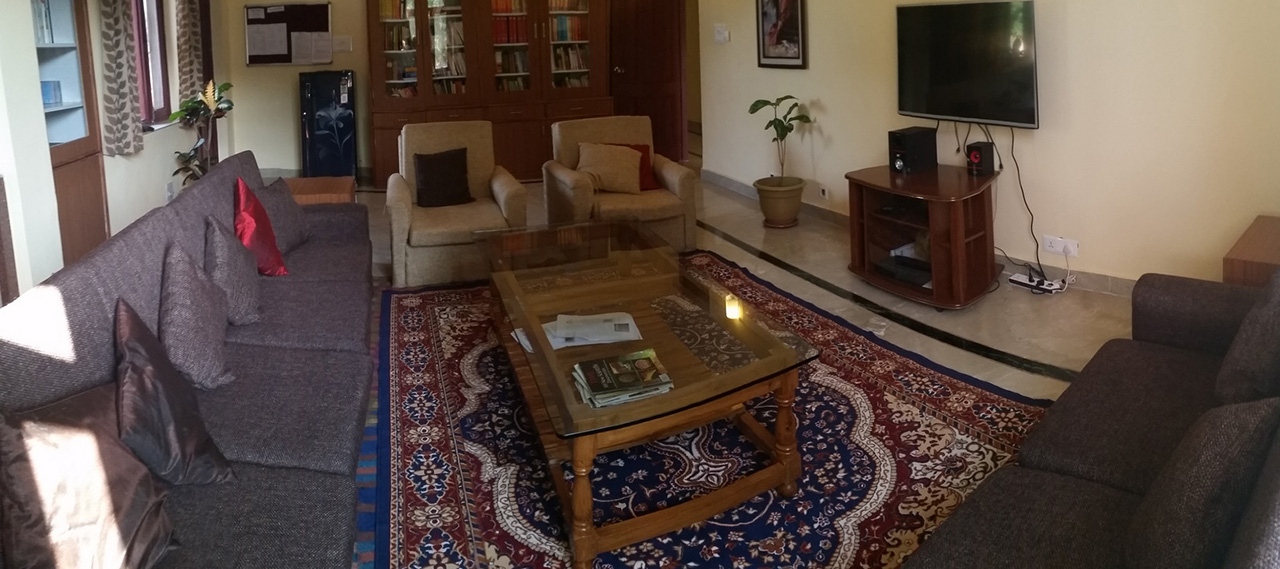 guest tea lounge2 - Himalayan Institute