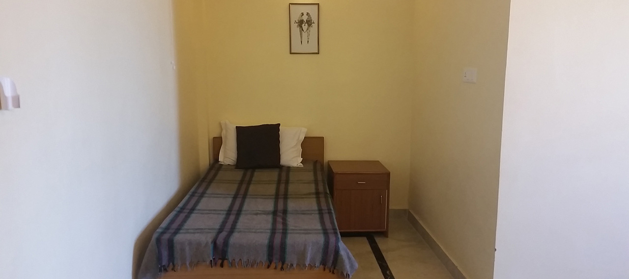 guestroom shared double - Himalayan Institute