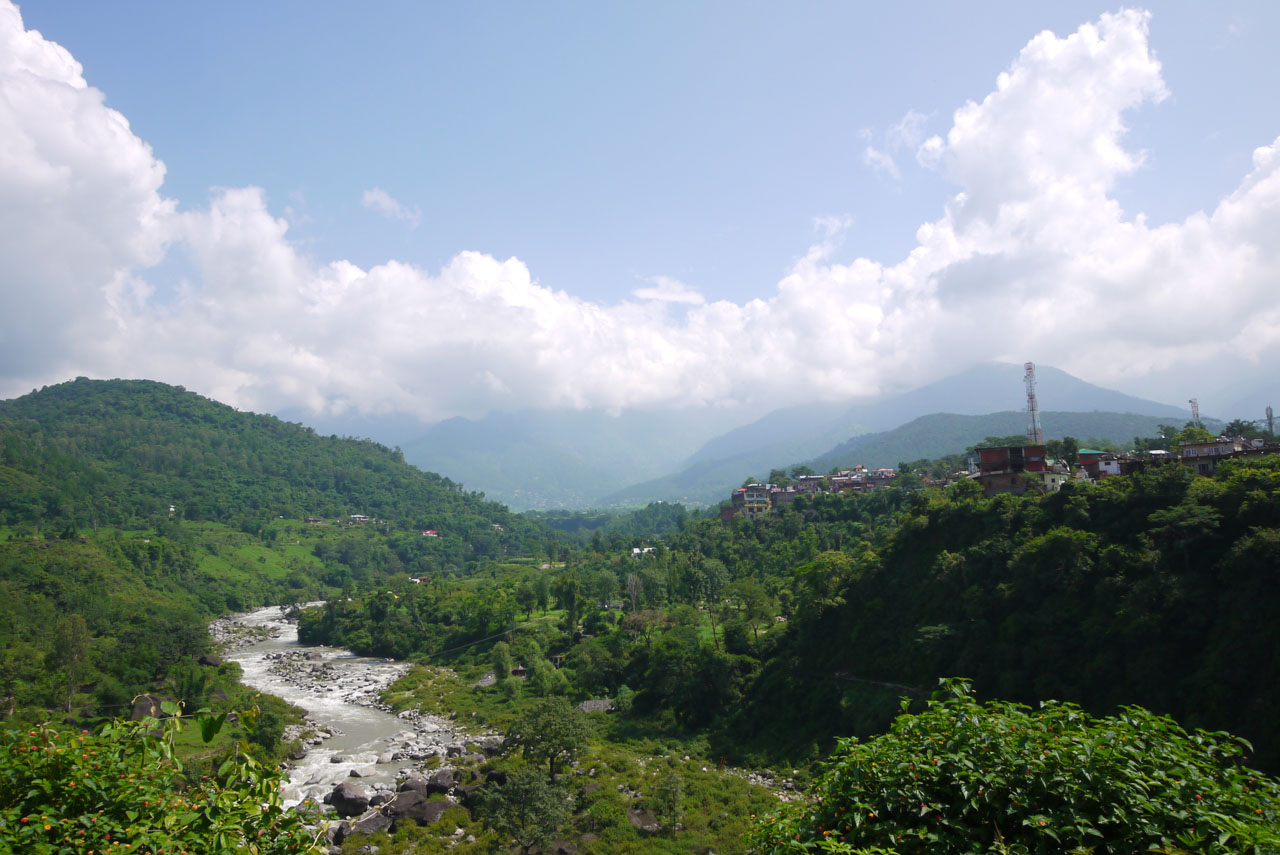 se himachal Kangra Valley near Dharamshala - Himalayan Institute