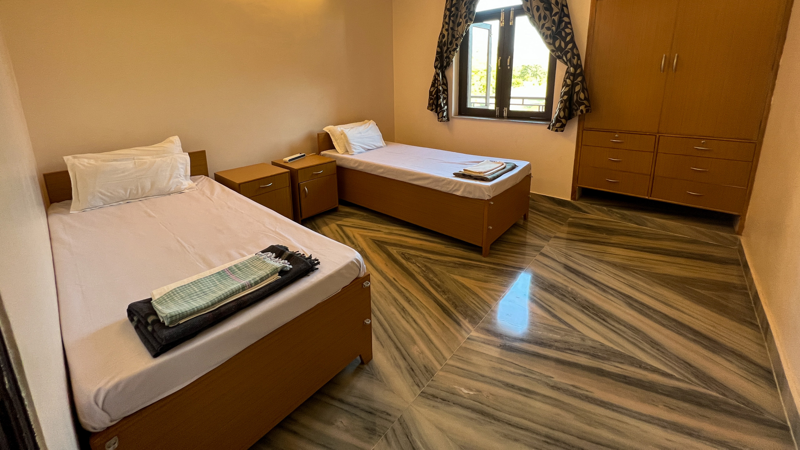 KSI 2023 bedroom scaled - Himalayan Institute