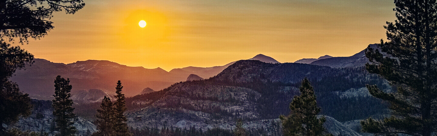yosemite-mountain-range-sunset